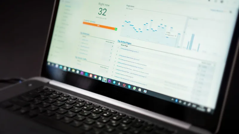 A laptop displays a real-time analytics dashboard, representing AI-assisted SEO research and content drafting.